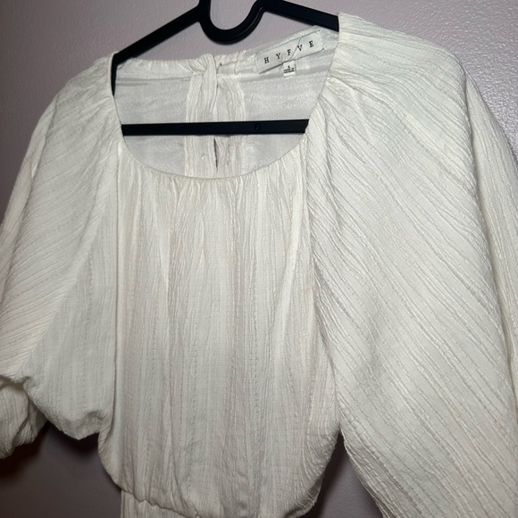 Backless white dress - Picture 2 of 3